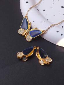 1pc Interesting Temperature-Sensitive Color Changing Magnetic Butterfly Pendant Necklace, Suitable As Gift For Couples, Mothers, Friends