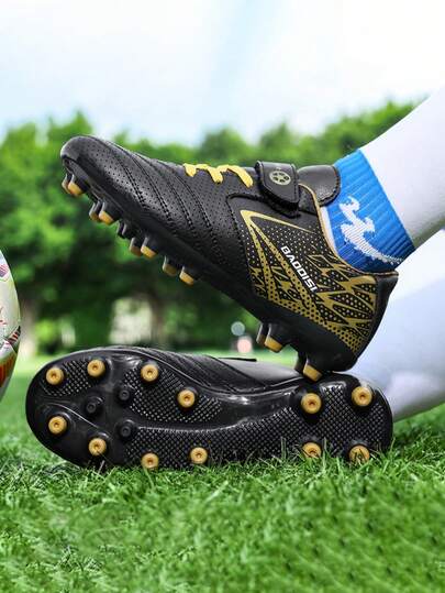 1双儿童透气皮革魔术贴足球鞋，长鞋钉，防滑耐用，适合日常训练和专业足球比赛，男女通用