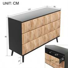 La credenza e il comò zeichnen sich durch eine Combination aus Schwarz und natürlichen Holztönen, Metallbeinen und erhöhten Türen aus.