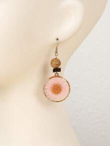 1 Paar einzigartige natürliche Pflanzen-Frucht-Harz rosa Chrysanthemen Ohrringe, naturalistischer Stil geeignet für Party, Reise und täglichen Gebrauch