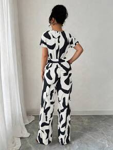 Macacão Estampado Longo com elástico na cintura - Preto e Branco - Visão 4