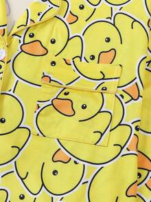 Set de 2 piezas de ropa de dormir para mujer de talla grande con estampado de pato lindo, que incluye camisa de manga larga con cuello y botones, y pantalones con cintura elástica suave. Conjunto elegante para uso diario, pijama para fiestas de vacaciones, ropa cómoda para estar en casa.