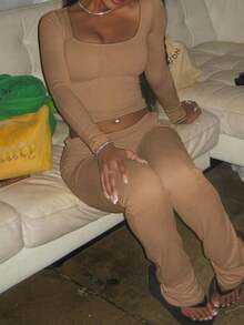 Onicee 女士夏季两件套，卡其色方领褶皱长袖上衣和休闲裤，适合情人节、约会、聚会、派对、旅行、度假、海滩等场合。 - 卡其色 - 查看 4