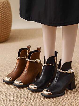 2025 Autumn New Arrival Metal Square Toe High Heel Fashion Boots, Women's British Style Fashionable Short Boots With Pearl Buckle Decor Square Toe Chunky Heel Ankle Boots, Black Metal Decor Toe Short Boots, Women Autumn/Winter Plush Comfortable Soft Bottom Versatile Chunky Heel Chelsea Boots, Faux Metal Chain Braided Decor Leather Shoes Versatile Work Commute Fashionable Pearl Buckle Ankle Boots, Festive Gift