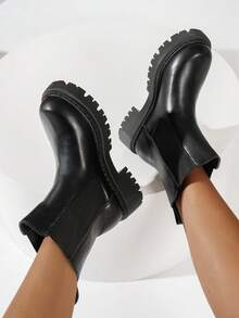 Botas de tobillo estilo británico para mujer, nuevas para otoño/invierno, suela gruesa y ligera, botas cortas clásicas de moda en color negro, botas para damas