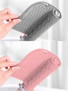 2 Stück Set große hitzebeständige Silikonunterlagen, tragbare Reiseunterlagen, geeignet für Lockenstäbe, Glätteisen, Lockeneisen, Reiseunterlagenboxen, Haarföhn-Styling-Tools, effektiv Hitze isolierend, Klemm-Aufbewahrungstasche, Lockenstab-Aufbewahrungsunterlage, einfach zu transportieren, Haare, Reise, Haarpflege, Haartools, Haarprodukte, Friseur, Friseurzubehör, Friseursalon, Friseurausrüstung