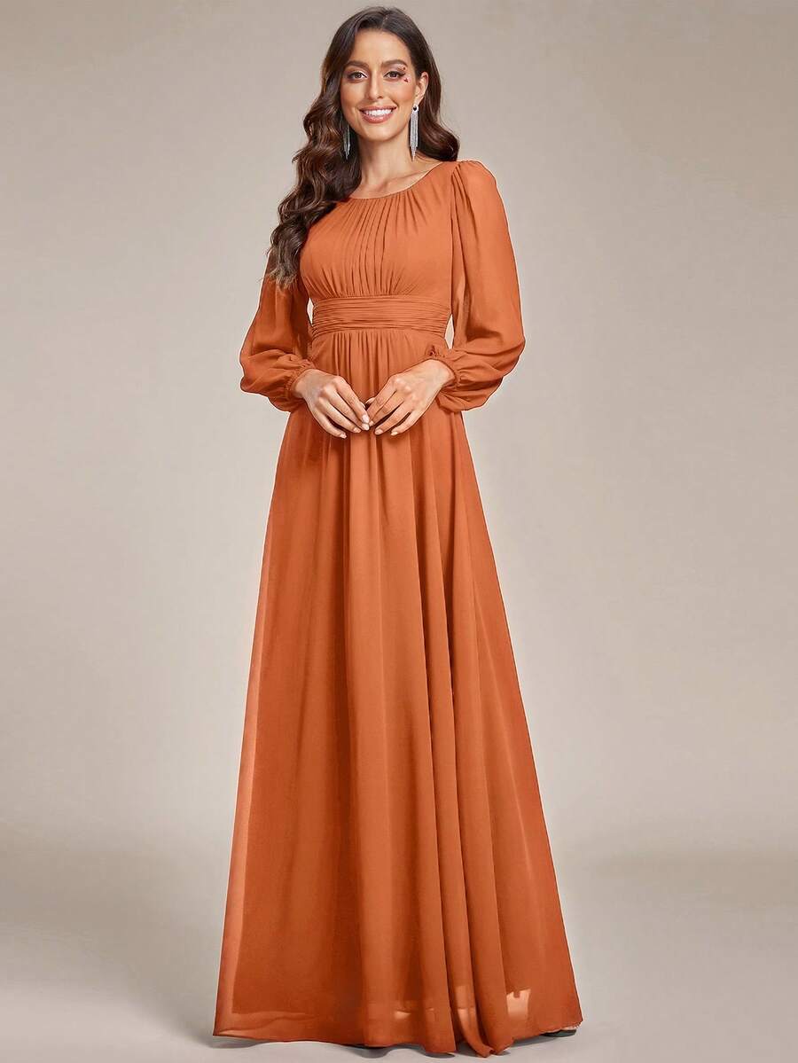 Đầm phù dâu tay dài, cổ tròn, dáng suông, chất liệu chiffon thanh lịch, thích hợp cho đám cưới hoặc mùa thu.