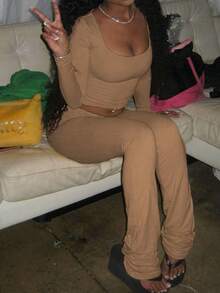 Onicee 女士夏季两件套，卡其色方领褶皱长袖上衣和休闲裤，适合情人节、约会、聚会、派对、旅行、度假、海滩等场合。 - 卡其色 - 查看 5