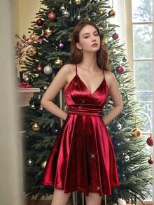 露背褶皱交叉吊带鸡尾酒礼服，优雅大方，适合鸡尾酒会、半正式婚礼宾客穿着，也适合生日、毕业典礼、感恩节、新年、节日返校节等各种场合。