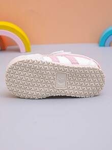 1双适合0-3岁女童和男童的婴儿运动鞋，可爱、舒适、鞋底柔软、轻便，适合学习走路和锻炼 - 粉色 - 查看 9