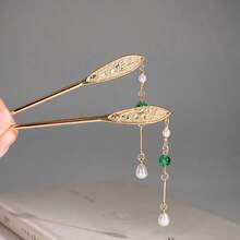 1pc/2pcs 2025 Red Tassel Hair Clip, Elegant Retro Fan-Shaped Hair Accessory For Bun Hairstyle, Hairpin, Bun Extension, Hair Bun Maker, Bun Hair Piece, Hair Styling Pins, Pins For Hair, Bobby Pins, Hair Accerssories, New Year Glamour