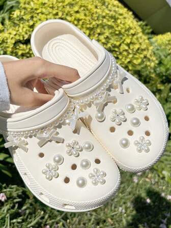 16pcs Beaded Chain Accessories, Beige Floral Detachable Shoe Decorations, Suitable For Perforated Sandals And Slippers, Fashionable And Elegant, Great As Holiday Gifts