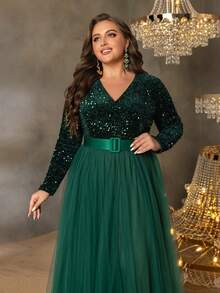 这款大码正式晚礼服采用优雅的V领设计，飘逸的A字雪纺裙摆，以及宽腰带凸显腰线。长袖饰以亮片，修身的剪裁和及地长裙散发出精致高贵的气质。这款礼服是出席黑领结晚宴、婚礼宾客仪式、正式招待会、红毯活动和歌剧之夜的完美之选。 - 墨綠色 - 查看 6