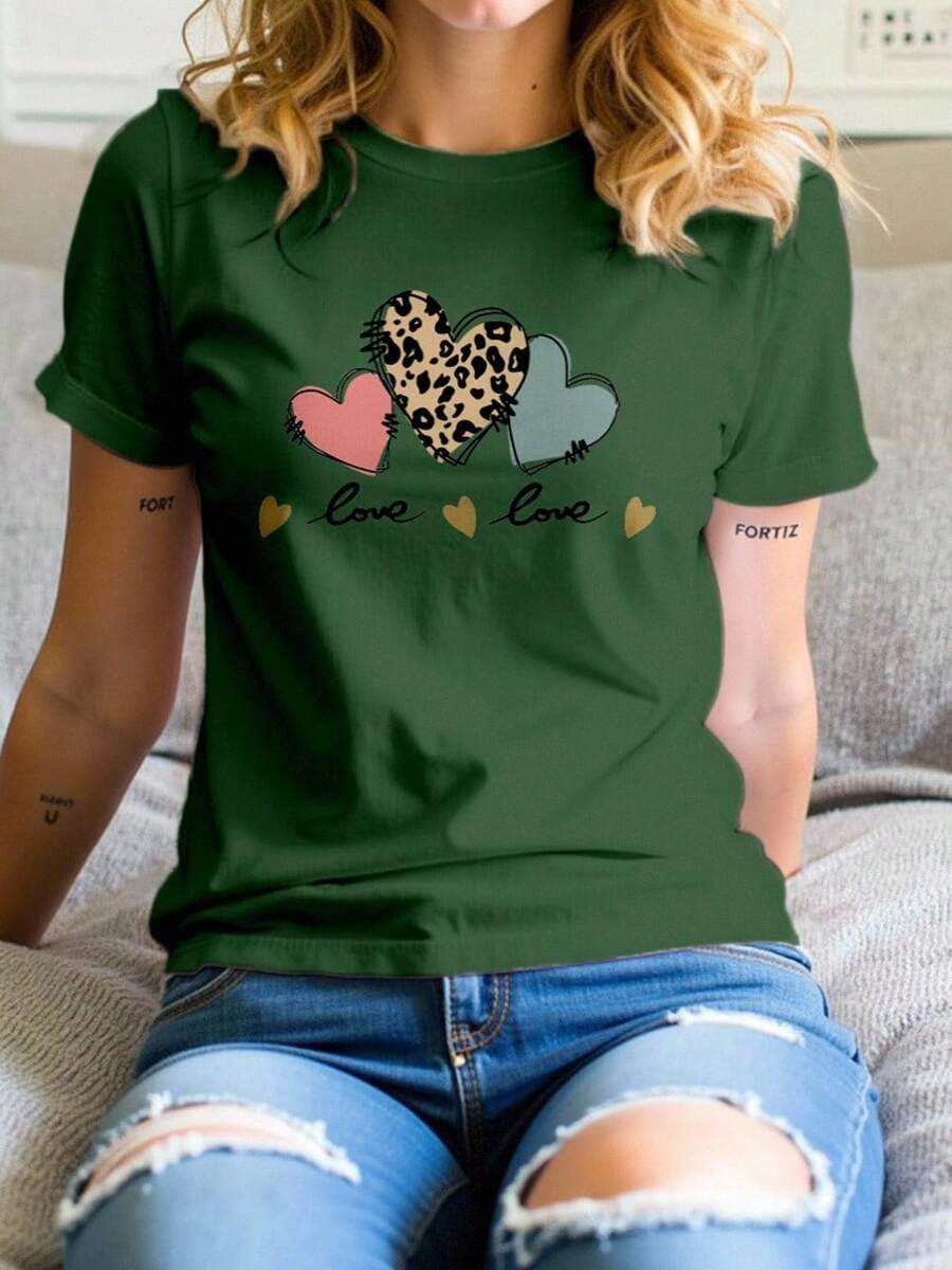 Playera básica mujer dama cuello redondo manga corta estampado GRAFICO DE CORAZONES LOVE ANIMAL PRINT HEARTS GRAPHIC Womens | Estilo Casual Moderno | Textura Suave Fortiz - Verde - Ver 1