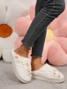 نعال منزلية نسائية ناعمة ومزخرفة بزهور، لون أحادي من الفرو الناعم والدافئ للخريف والشتاء (تصميم الزهور عشوائي)