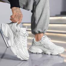WANWEISI Chaussures de sport à motif laser dégradé pour hommes - Maille respirante et semelle en EVA, chaussures de course à lacets basses confortables, multifonctionnelles et décontractées, respirantes et durables, convenant pour la course, la randonnée, les activités extérieures et le port quotidien, le fitness - Disponibles en argent, blanc, noir - Blanc - Voir 5