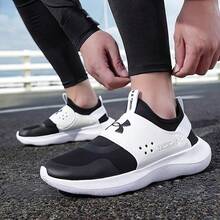 Under Armour 男士 Runplay 舒适透气轻便运动鞋，网眼鞋面，健身训练跑步鞋，一脚蹬款式，建议选购大一码。 - 黑與白 - 查看 4