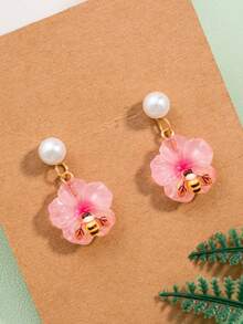 A Pair Of Cute And Creative Resin Flower Simulation Insect Bee Female Earrings - Bee - View 4