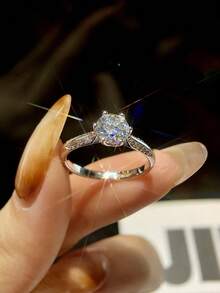 1克拉六爪镶嵌莫桑石钻石S925纯银戒指，优雅订婚/结婚戒指，生日/周年纪念礼物，送给闺蜜 - 六爪莫桑石戒指-1ct - 查看 9