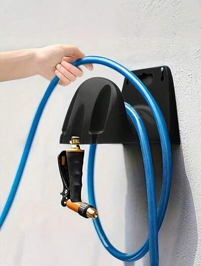 Soporte de pared para manguera de jardín de plástico resistente a la oxidación, estante para manguera de exterior ahorrador de espacio, diseño de estilo bohemio, adecuado para riego de jardín, almacenamiento de manguera de exterior de moda, soporte de manguera de jardín fácil de instalar