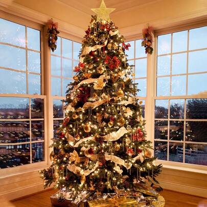 Christmas Tree 90cm-240cm New Artificial Christmas Tree Large Artificial Christmas Tree With Sturdy 3D Structure And Durable Base - Realistic Fully Covered Branches, Suitable For Outdoor Use, Pre-Installed Decorations (Compatible) - Durable Plastic/Metal Christmas Tree With Sturdy Windproof Structure, Easy To Decorate. Perfect For Living Rooms, Backyards And Other Places To Create A Atmosphere