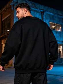 بلوزة رياضية مضيئة في الظلام، مخصصة وشخصية للرجال ذوي الحجم الكبير. متوفرة خيارات نصية متعددة. ما عليك سوى تحميل صورتك للحصول عليها. خيار أنيق وفريد. أنشئ بلوزة رياضية ذات رقبة مستديرة شخصية. إنها هدية لأصدقائك أيضًا. - الأسود - مشاهدة 9