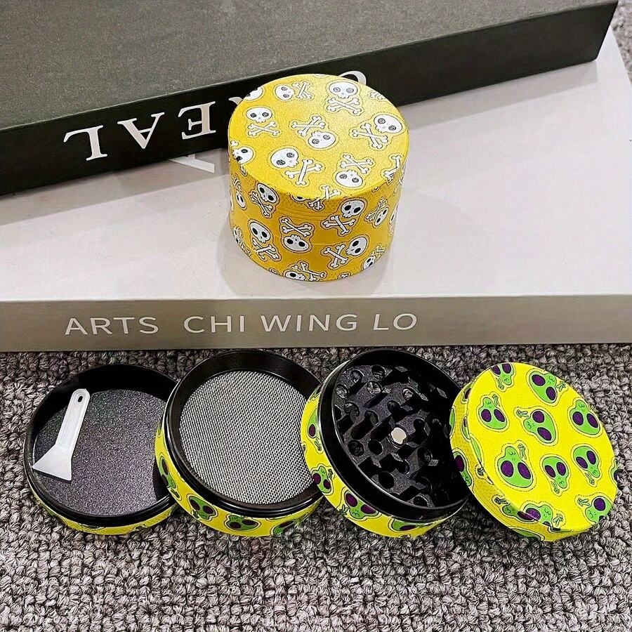 Molinillo de hierbas lindo de 2 pulgadas (50 mm) de 4 capas, manual, de metal, aleación de zinc con diseño de calavera, accesorio para fumar, herramienta de regalo - 2 pulgadas/50 mm - Ver 1