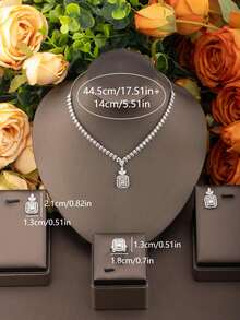 1 套简约时尚方晶锆石圆形吊坠项链耳环戒指套装，适合女性日常和派对佩戴，不含礼盒