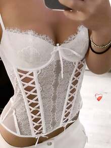 Apperloth A Áo croptop cúp ngực màu trắng phong cách Y2K, họa tiết bướm, chất liệu lưới xuyên thấu và ren thêu hoa, dây đeo có thể điều chỉnh, buộc phía sau, có gọng nâng ngực, ôm eo, thích hợp cho ngày Valentine, các buổi tiệc rave. - trắng - Xem 7