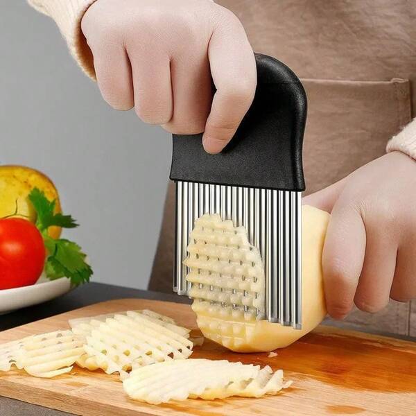 1PCS Slicer Potato Chip Slicer Fruit Cutter Food Slicer Manual Slicer Wavy Wrinkle Knife French Fries, Chop Wrinkle Potato Wrinkle Knife Wavy Knife Cut Potato Ripple Wolf Tooth Cut Fancy Shredder