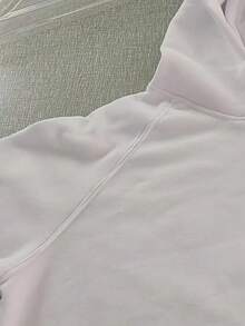 Women's Oversized White Hoodie With Red F1 Logo Print - Sports Casual Pullover, Suitable For All Seasons, Polyester Fiber Sweater, Suitable For Casual Outfits And F1 Fan Clothing, Machine Washable, Geometric Pattern, Loose Fit, 2D Design, Comfortable Polyester Fabric, Suitable For All Seasons, Women's Fashion, Hoodie With Striking Red F1 Logo, Suitable For Casual Outings And Home Leisure - 白色 - 查看 4