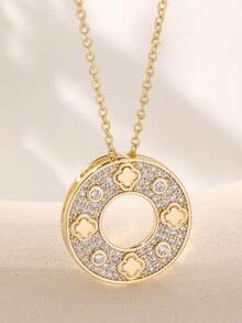 1 Stück kreisförmiger, Cut Out Vier-Blatt-Blumen Anhänger Halskette für Frauen, vollständiges Diamant-Design mit super glänzendem kubischem Zirkonia besetzt, Edelstahlkette, geeignet für den täglichen Gebrauch, Geschenk für die Freundin, Halloween Schmuck, Weihnachtsgeschenk, Feier des Nationalfeiertags von Saudi-Arabien