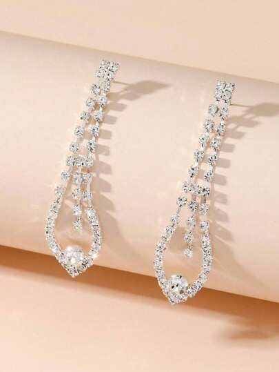 1 Pair Of Light And Luxurious Style Christmas Leaf Two Tassel Pendant Earrings. Suitable For Banquets And Party Decorations. A Christmas Surprise Gift For Family And Classmates.