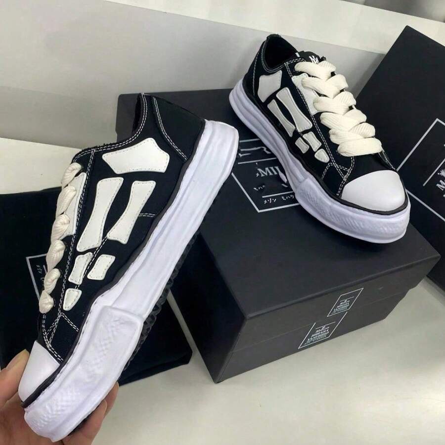 2025 MMY Collaborate With A Renowned Designer Classic Anti-Slip Wear-Resistant Lightweight Low-Top Board Shoes For Male And Female Campus Lovers Black And White - 黑與白 - 查看 1