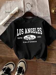 Playera Negra Oversize para Mujer con Estampado "Los Angeles California ESTD 1991" Inspirada en el Estilo Urbano Moderno con Toques Retro Californianos, Perfecta para Outfits Casual-Chic que Combinan Comodidad y Actitud Juvenil con un Aire Desenfadado y Atemporal - Negro - Ver 1