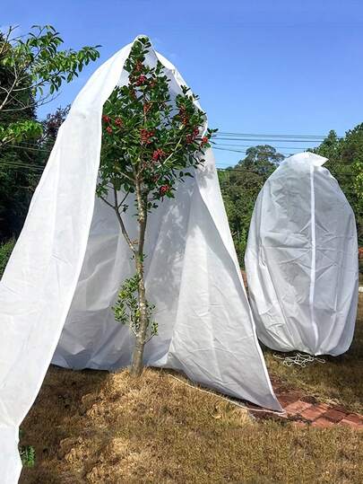 Cubierta para plantas de invierno con cremallera con cordón, manta contra heladas de alta resistencia, cubierta de protección contra congelación de polipropileno no tejido, cubierta de protección contra viento y congelación para arbustos y plantas en macetas, cubierta protectora para flores de jardín exterior contra insectos, a prueba de viento y transpirable para protección contra heladas de árboles y arbustos, para extensión de temporada, protección contra heladas, sol, pájaros e insectos - Diseño de cordón fácil de poner