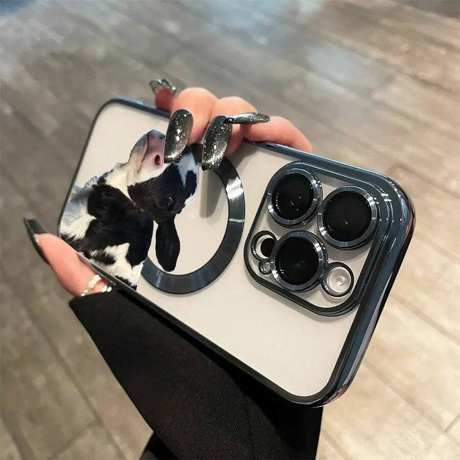 Teléfono con lente integral Expression Cow, con revestimiento magnético y carga inalámbrica. Compatible con phone 16 Pro Max, 16, 15 Pro, 14, 14 Plus/14 Pro Max, 13, 13 Pro, 12 Pro, 11/11 Pro y la serie Pro. ¡Ideal para regalar a amigos, en cumpleaños y en cualquier ocasión especial! - azul claro - Ver 1