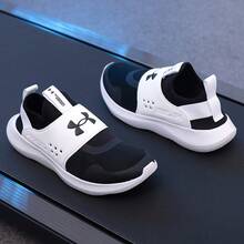 Under Armour 男士 Runplay 舒适透气轻便运动鞋，网眼鞋面，健身训练跑步鞋，一脚蹬款式，建议选购大一码。 - 黑與白 - 查看 6