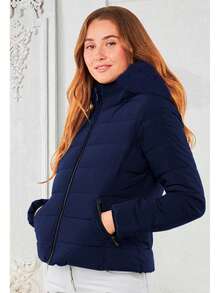 Chamarra para mujercon cierre frontal y bolsillos laterales con capucha y diseño moderno moda casual Chamarra Capitonada Moda Dama Moderna Forro Peluche Moderna - Azul Marino - Ver 2