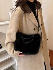 Geantă de umăr ușoară din blană artificială pentru femei, cu curea reglabilă, închidere magnetică, poșetă din pluș, lavabilă manual, cu mâner superior, pentru ieșiri zilnice, stil Honey Girl cu căptușeală din piele artificială, geantă tote pufoasă pentru femei, geantă de umăr pufoasă, poșetă casual din blană artificială, geantă elegantă de iarnă, geantă de mână la modă, cu textură moale și mânere îmblănite, pentru ieșiri zilnice, cumpărături, evenimente de iarnă și ocazii casual.