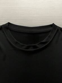 Camiseta Navideña Divertida para Hombres - Diseño de Humor de Caza "Más Probable que Dispare al Reno" con Iconos de Cruz y Rifle - Camiseta de Manga Corta Suave y Transpirable para Fiestas Navideñas, Regalos, Ropa Casual - Atuendo Casual Negro para Cazadores - Negro - Ver 4