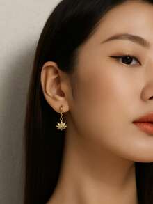 Brincos de Folha de Bordo Incrustados de Zircônia para Mulheres