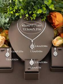 1 Set Luxus Schmuckset mit Cut Out runden Anhänger Halskette, Ohrringe und Ring aus kubischem Zirkonia, geeignet für Frauen zu festlichen Anlässen, ohne Geschenkbox - Silber 01 - Übersicht 4