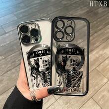 Teléfono con lente integral, diseño esqueleto de hombre y gatito, acabado magnético electrochapado. Compatible con carga inalámbrica magnética y compatible con phone 16 Pro Max, 16, 15 Pro, 14, 14 Plus/14 Pro Max, 13, 13 Pro, 12 Pro, 11/11 Pro y la serie Pro. Es un excelente teléfono para amigos, cumpleaños y fiestas. - Negro - Ver 9