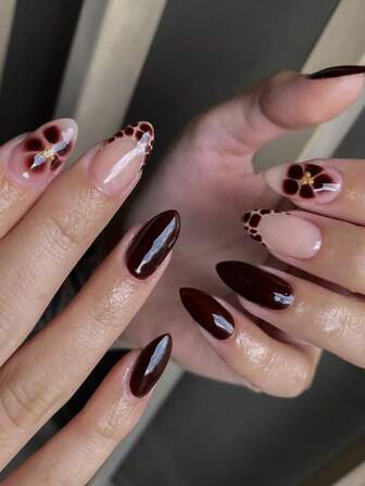 24 Stück Blütenblatt Nägel Französisch Aufklebe-Nägel kurze Kunstnägel in Mandelform, Nagelset mit 1 Stück Blatt Klebestreifen & 1 Stück Mini-Feile, perfekt für den täglichen Gebrauch