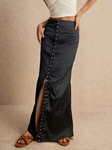 Saia feminina de cetim, minimalista, casual, elegante e sexy, com fenda, em cor sólida, ideal para passeios diários, encontros e idas ao escritório. Possui zíper e bolsos, tecido plano, ideal para uso diário.