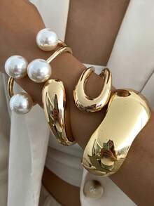 1 件夸张金属圆形手镯，镂空不对称形状，简约时尚，非常适合度假、派对、女士百搭性感手链