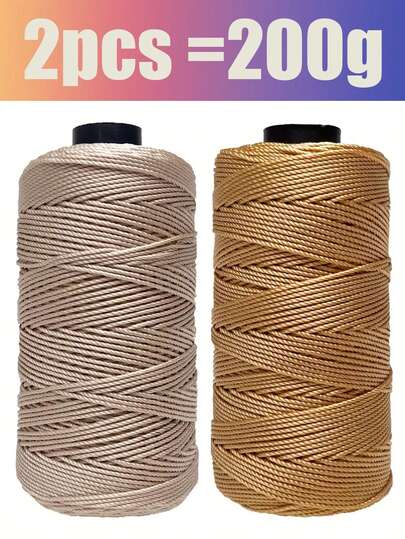 Kit com 2 novelos de fio de poliéster de 200g cada, ideal para crochê de chapéus, bolsas, acessórios e decorações.