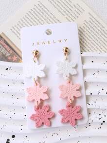1 par de pendientes de copo de nieve con textura suave tipo arcilla pintada, color rosa, regalo de alta gama para fiestas - Tres copos de nieve consecutivos - Ver 4