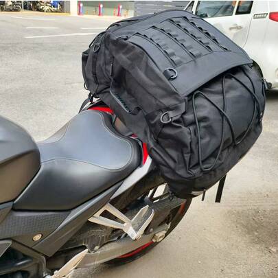 Bolsa de equipaje de viaje para motocicleta: Bolsa resistente a la intemperie para portaequipajes, negra, Bolsa de cola para motocicleta con diseño de tiras reflectantes para la noche, Accesorio, Bolsa de asiento trasero de motocicleta expandible de 22-34 L con cubierta de lluvia impermeable, Mochila de almacenamiento de equipaje para motocicleta al aire libre con correas, bolsillo y cordón elástico, negra